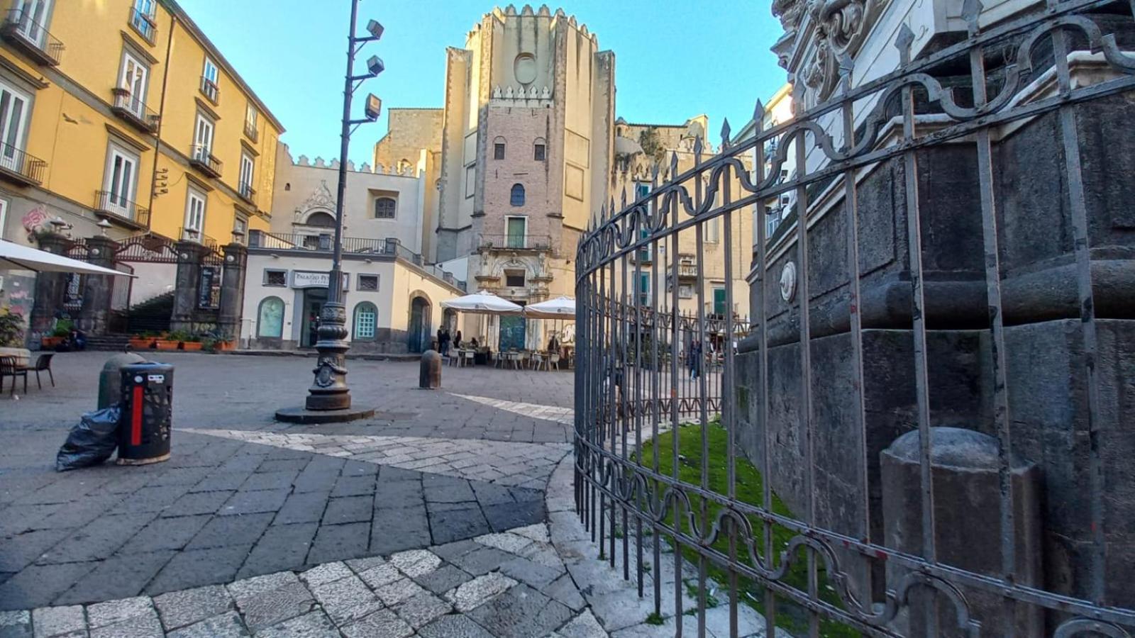 La Dimora Di Dora Apartment Napoli Bagian luar foto