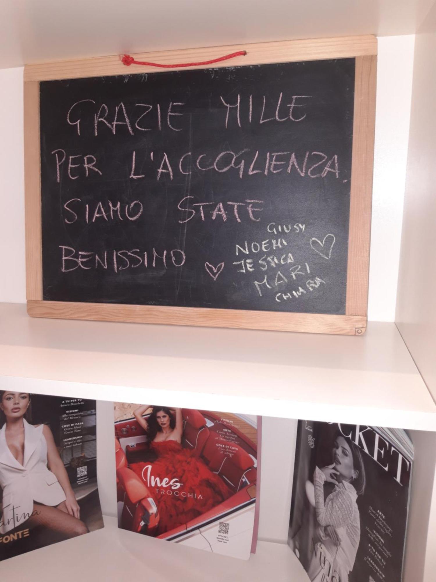 La Dimora Di Dora Apartment Napoli Bagian luar foto