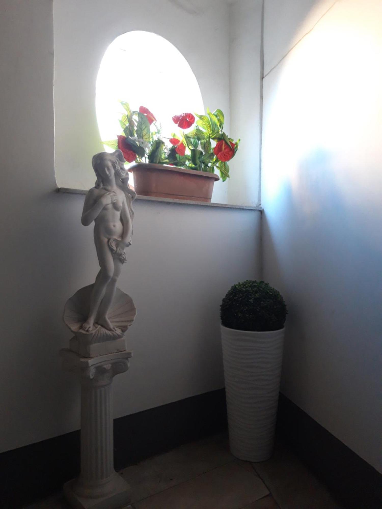 La Dimora Di Dora Apartment Napoli Bagian luar foto