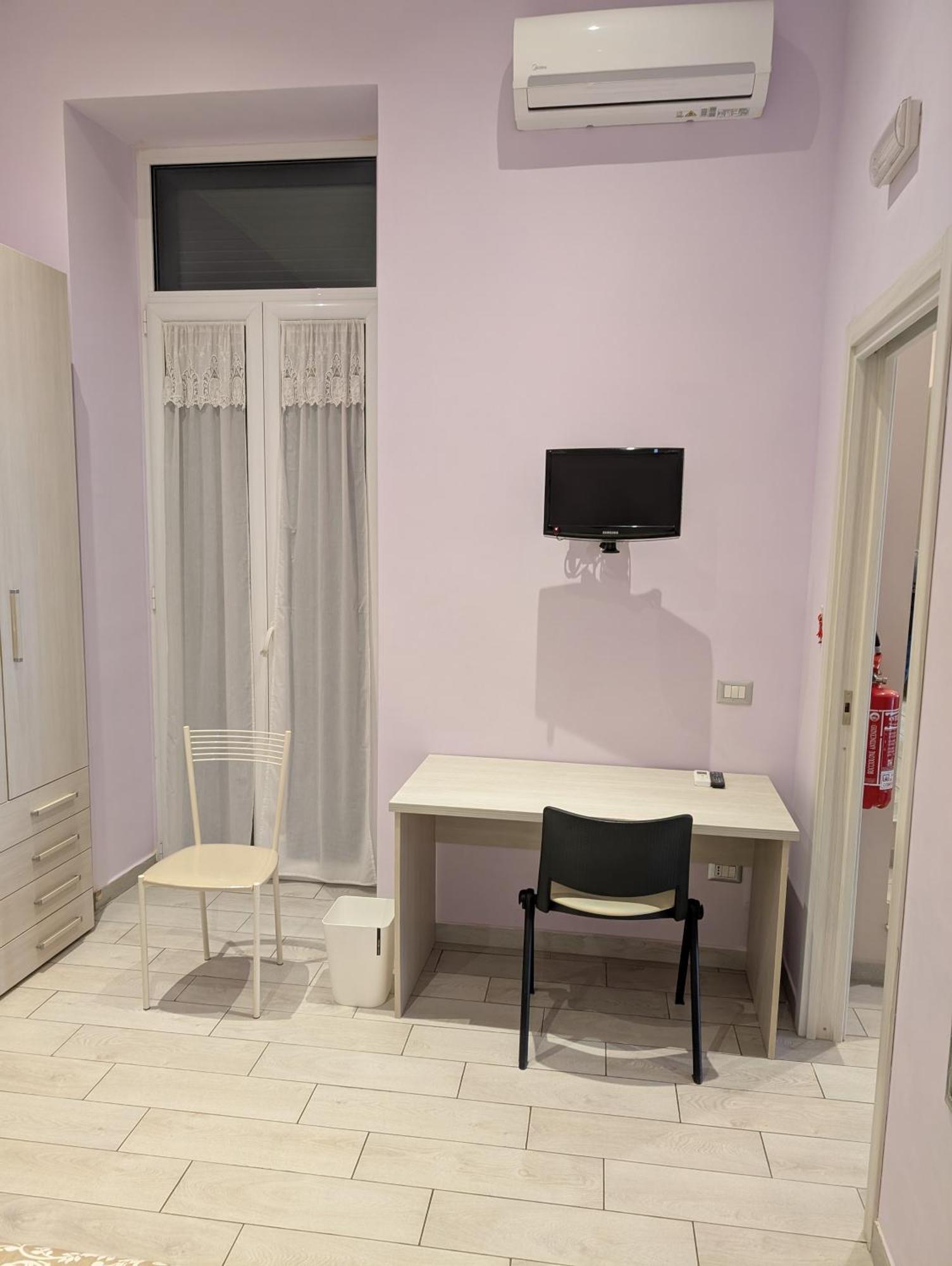 La Dimora Di Dora Apartment Napoli Bagian luar foto